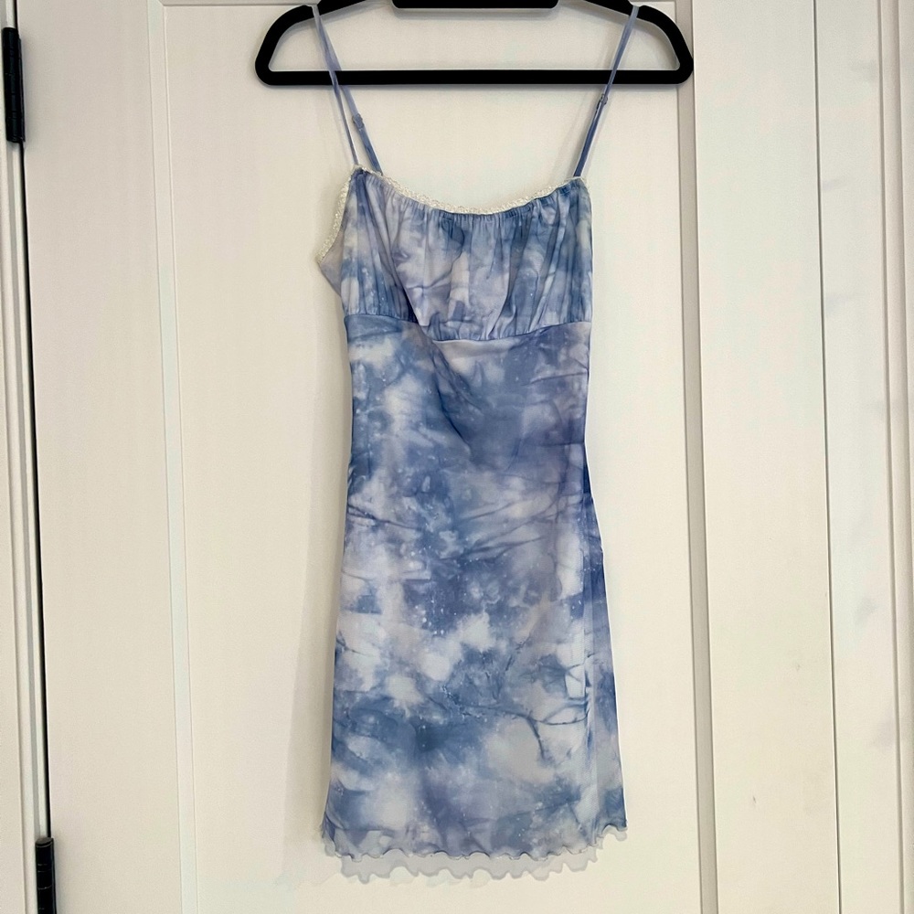 Princess Polly Mini Dress size 4 (small) blue and white